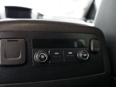Used 2017 Chevrolet Suburban LT RWD image 27