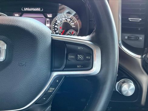 Used 2022 RAM 1500 Laramie AWD/4WD image 11