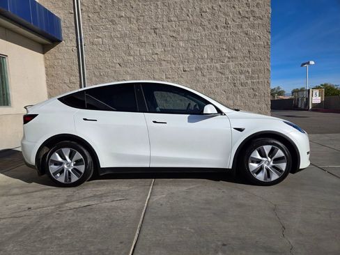 Used 2023 Tesla Model Y Long Range image 7