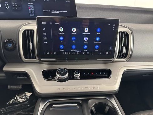 New 2025 Ford Expedition Active image 11