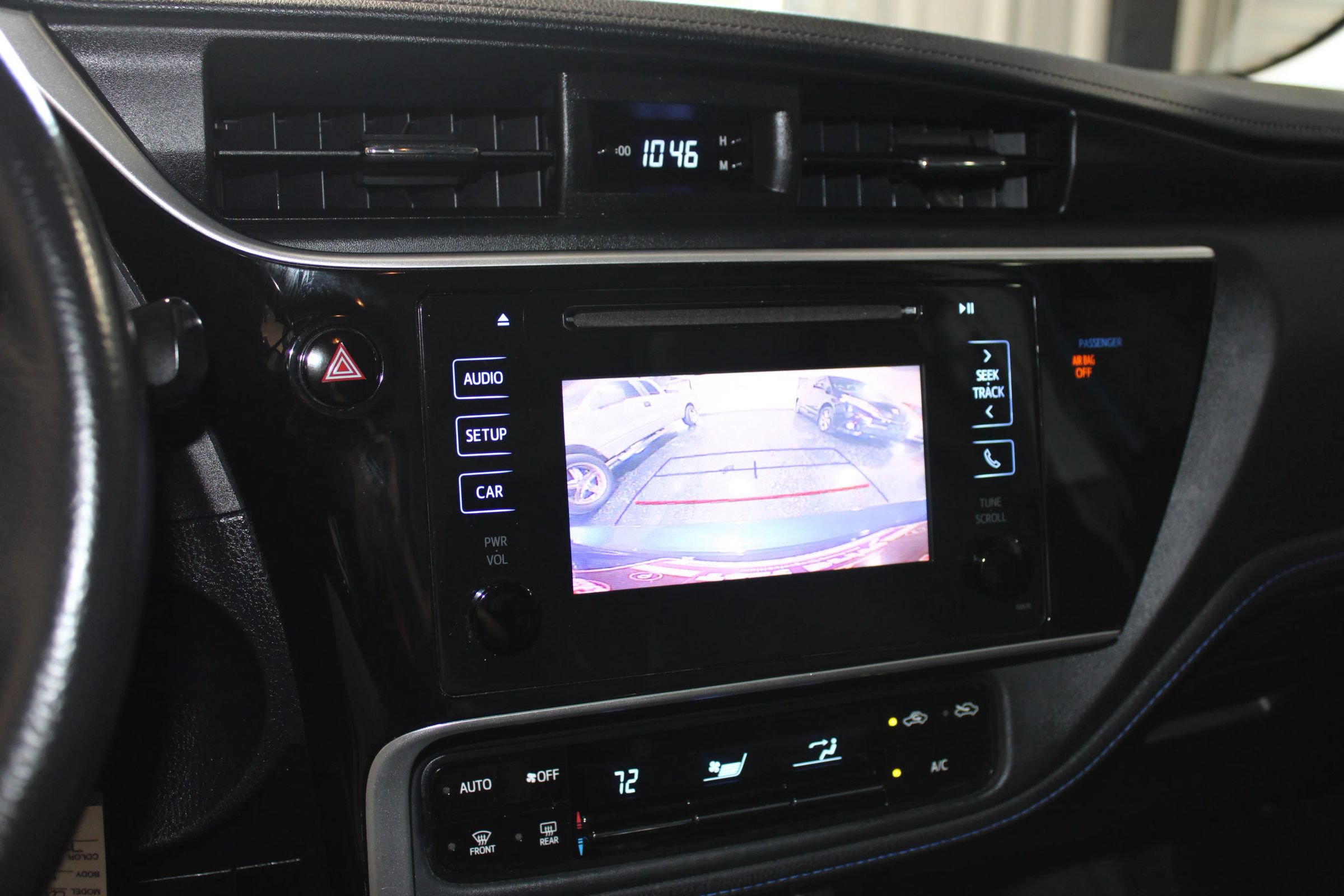 Used 2018 Toyota Corolla SE FWD image 16