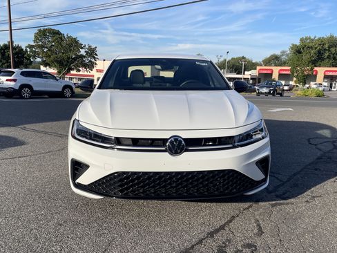 Certified 2025 Volkswagen Jetta Sport image 2