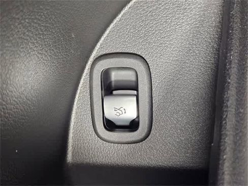 Used 2025 Mercedes-Benz GLC 300 4MATIC image 73