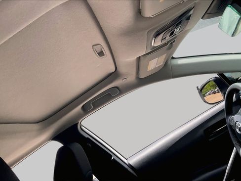 Used 2025 Toyota Corolla Cross LE w/ Moonroof Package FWD image 13