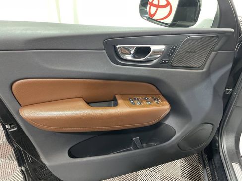 Used 2019 Volvo XC60 T6 Momentum w/ Multimedia Package image 19