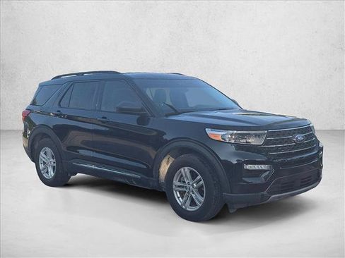 Certified 2023 Ford Explorer XLT w/ Equipment Group 202A RWD image 3