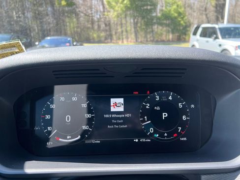 New 2025 Land Rover Discovery Dynamic SE image 17