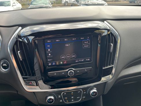 Used 2023 Chevrolet Traverse LT image 17