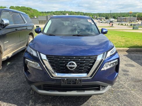 Used 2022 Nissan Rogue SV AWD/4WD image 2