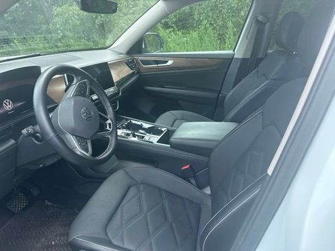Used 2024 Volkswagen Atlas SE AWD/4WD image 11
