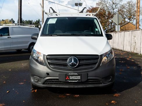 Used 2023 Mercedes-Benz Metris image 2