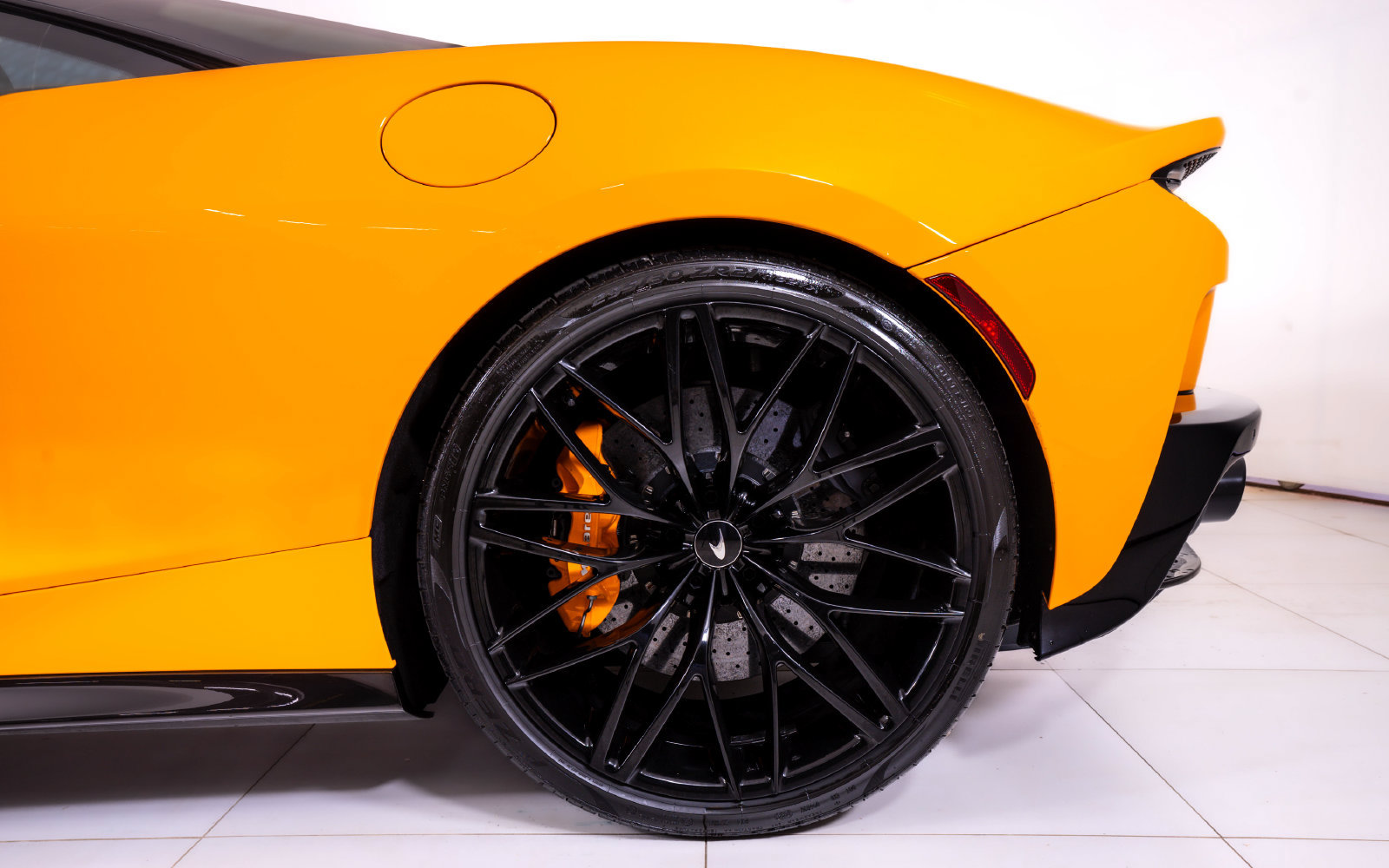 Used 2023 McLaren GT RWD image 14
