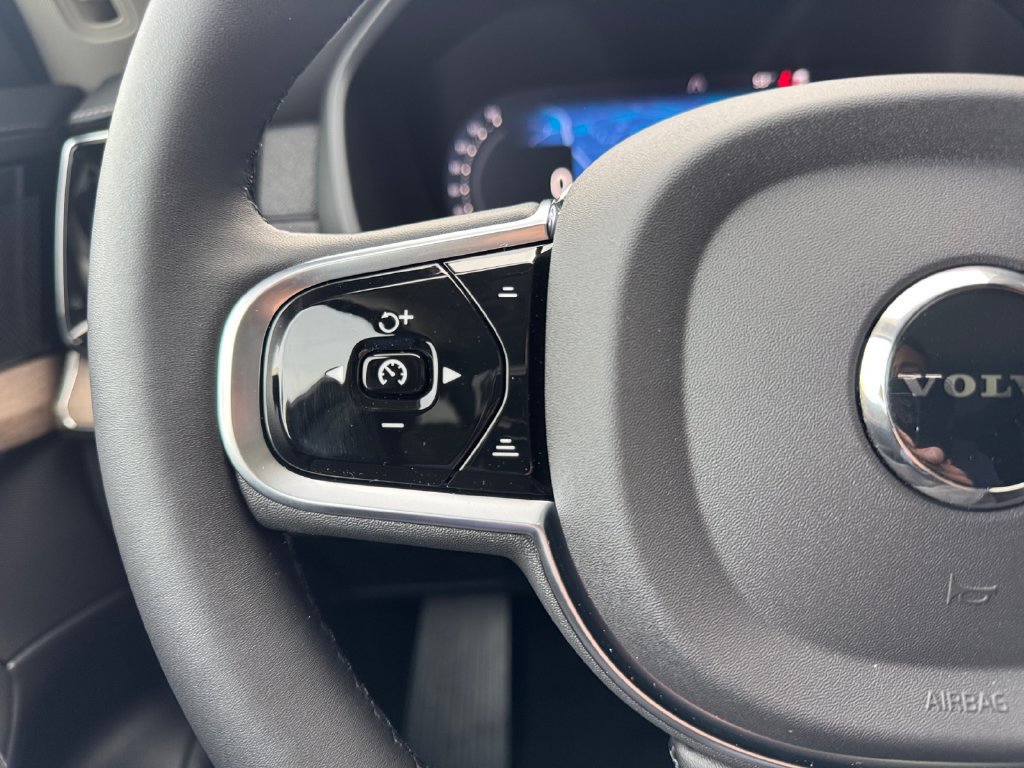New 2027 Volvo XC90 T8 Plus AWD/4WD image 16