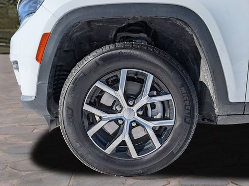 Used 2025 Jeep Grand Cherokee L Limited image 10
