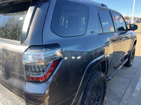 Used 2022 Toyota 4Runner SR5 Premium image 9