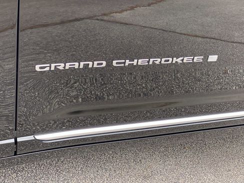 Used 2025 Jeep Grand Cherokee L Summit AWD/4WD image 15
