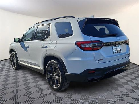 New 2026 Honda Pilot Black Edition image 4