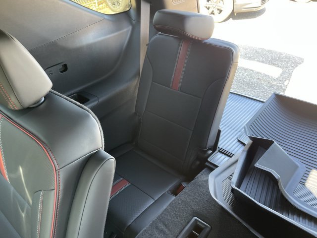 New 2027 Chevrolet Traverse RS w/ LPO, Floor Liner Package AWD/4WD image 24