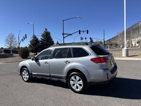Used 2011 Subaru Outback 2.5i Limited image 5