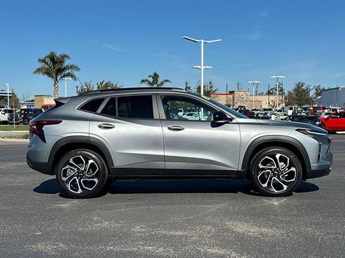 New 2026 Chevrolet Trax RS w/ Sunroof Package FWD image 3