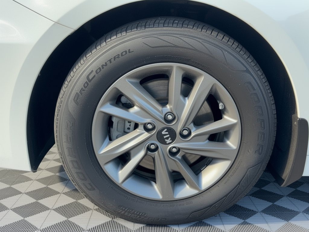 Used 2019 Kia Optima LX FWD image 13