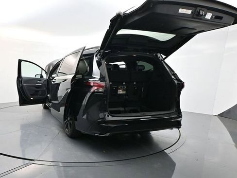 Used 2023 Toyota Sienna XSE image 54