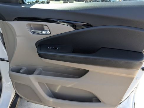 Used 2020 Honda Pilot Touring image 36