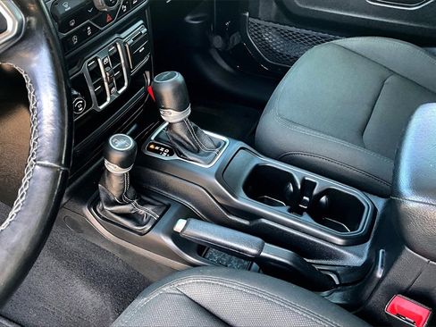 Used 2020 Jeep Gladiator Overland image 15