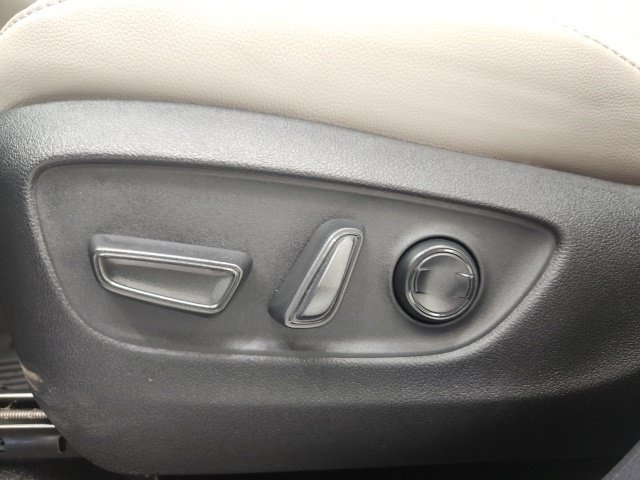 Used 2025 Toyota Grand Highlander FWD image 17