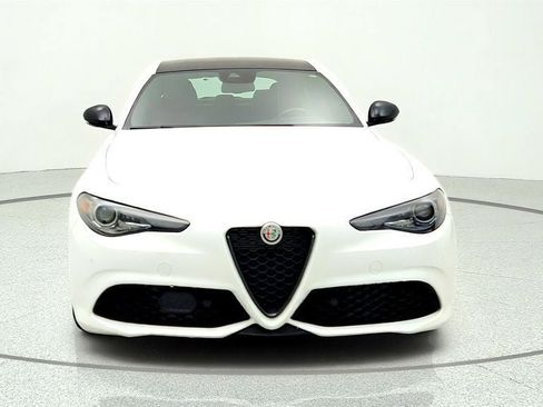 Used 2023 Alfa Romeo Giulia Veloce AWD/4WD image 2