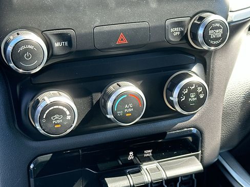 Used 2019 RAM 1500 Big Horn image 18