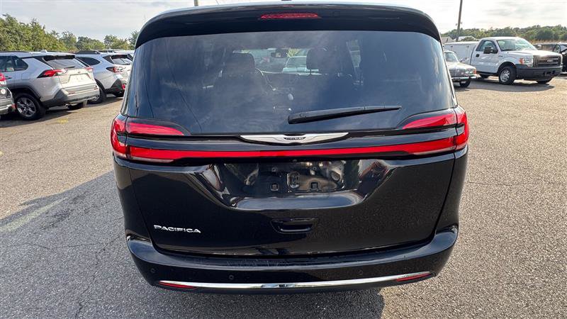 Used 2024 Chrysler Pacifica Touring FWD image 15