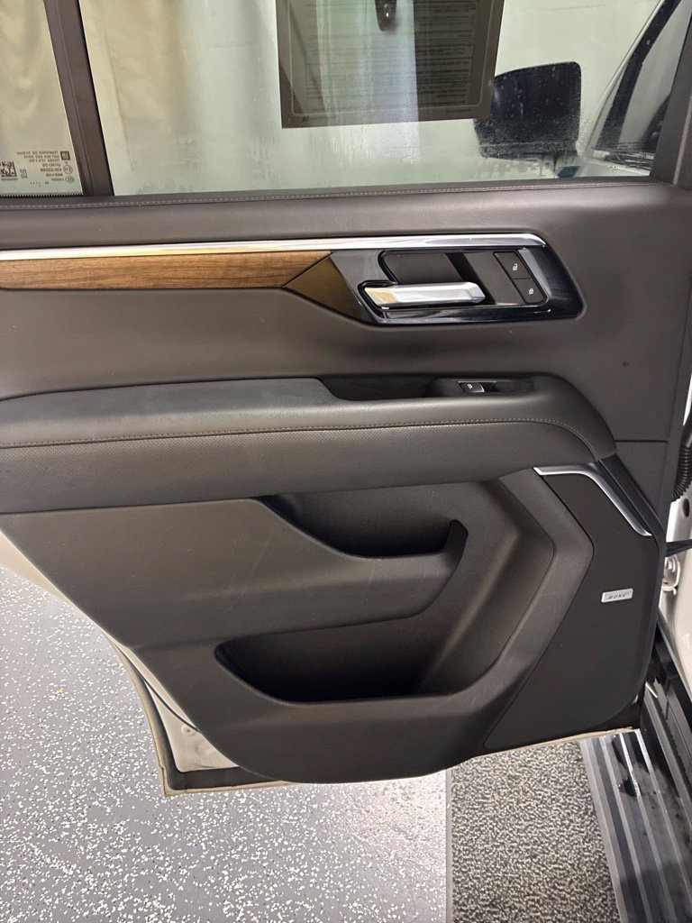 Used 2025 Chevrolet Tahoe High Country AWD/4WD image 26