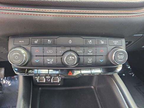 Used 2024 Dodge Durango GT image 27