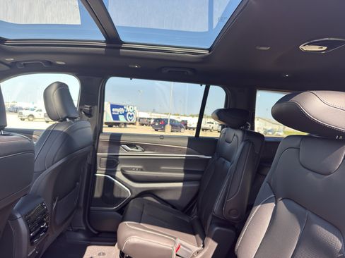 New 2025 Jeep Grand Cherokee L Limited w/ Luxury Tech Group II image 34