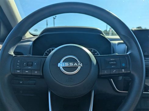 Used 2023 Nissan Rogue SV image 28