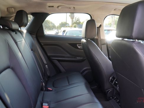 Used 2019 Jaguar F-PACE Premium image 24