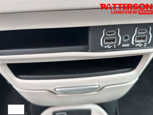 Used 2024 Chrysler Pacifica Touring-L FWD image 11