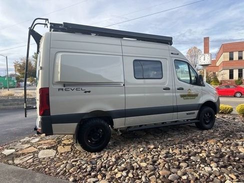 Used 2022 Mercedes-Benz Sprinter 144 Cargo image 13