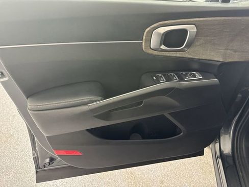 Used 2021 Kia Sorento EX image 18
