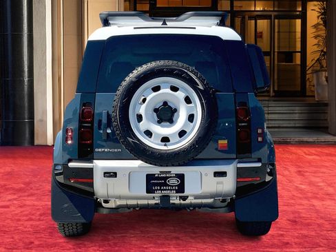 New 2025 Land Rover Defender 110 S image 4