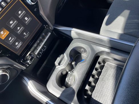 Used 2022 RAM 2500 Big Horn w/ Level B Equipment Group AWD/4WD image 21