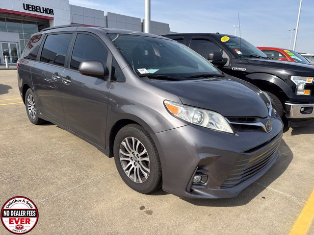 Used 2018 Toyota Sienna XLE w/ XLE Navigation Package FWD image 12