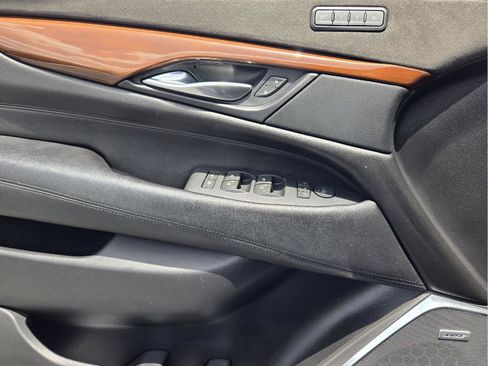 Used 2018 Cadillac Escalade ESV Luxury RWD image 21