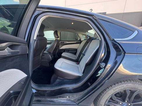 Used 2019 Ford Fusion SE w/ Equipment Group 151A FWD image 13