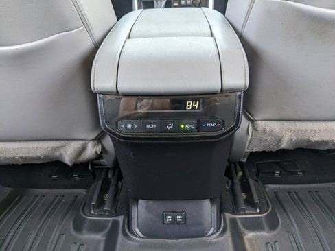 Used 2021 Toyota Highlander XLE image 39