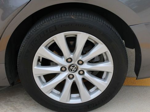 Used 2020 Toyota Camry LE w/ Convenience Package FWD image 13