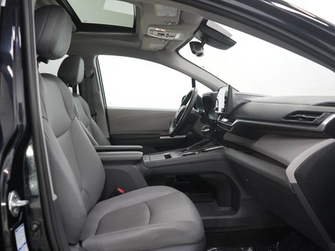 Used 2021 Toyota Sienna XLE AWD/4WD image 13