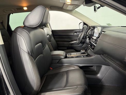 Used 2025 Nissan Pathfinder SL image 32