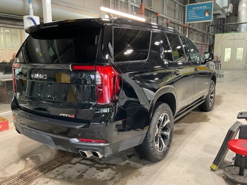 Used 2026 GMC Yukon AT4 w/ AT4 Premium Package AWD/4WD image 9